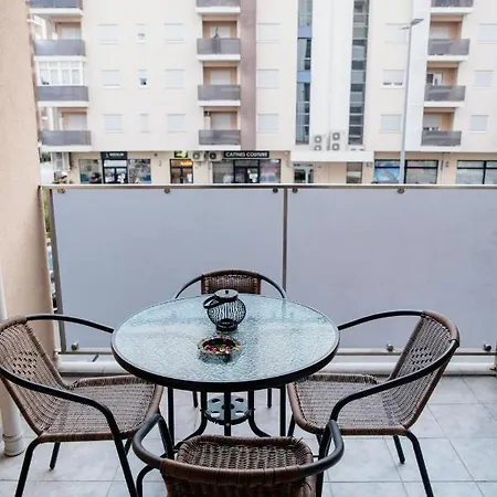 Modern, Work-friendly Apartment, City Kvart *