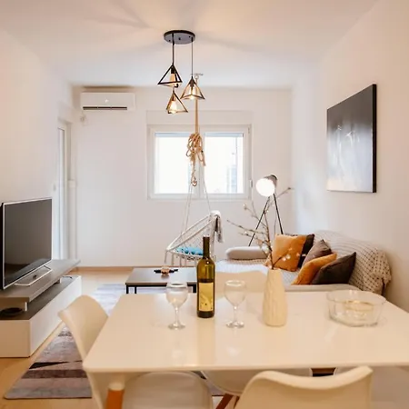 Апартаменти Modern, Work-friendly Apartment, City Kvart Подгориця